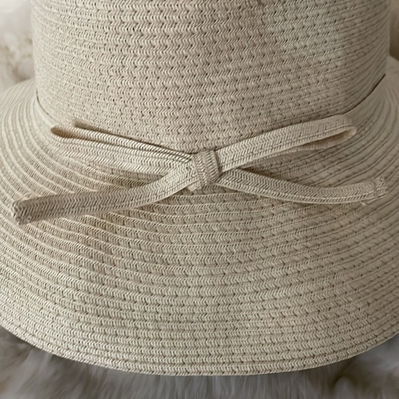 Villager by Liz Clairborne Cream Wide-Brim Packable Hat - Picture 3 of 8